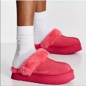 UGG Disquette Platform Slippers In Hibiscus Pink NEW
In Box 6